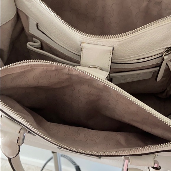 Michael Kors Handbag - Picture 7 of 8